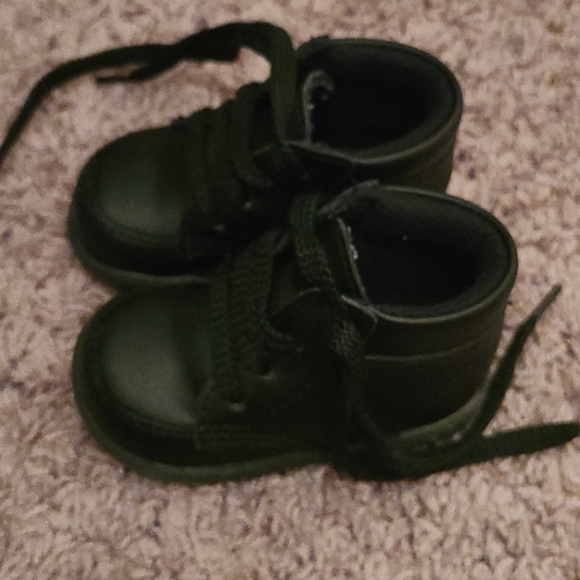 Shoes - Picture 4 of 5